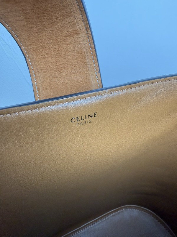 medium bucket L0vise in nubuck calfskin