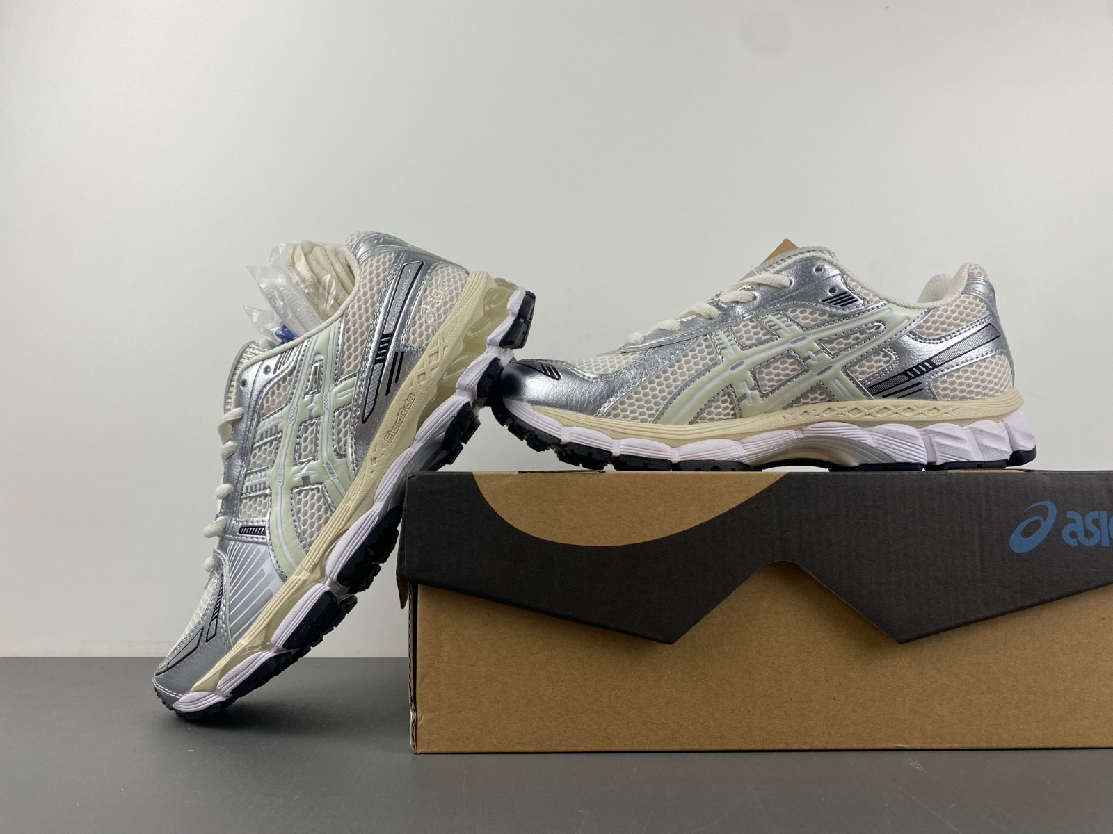 As*ic*s gel-kayano 12.1 x ronnie fieg "cream" | 1203a555-100
