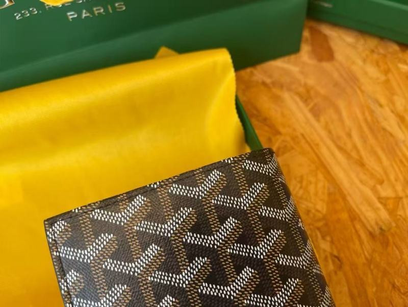 G09ard saint-roch long wallet