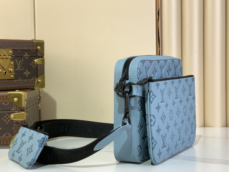 l0vis Vvtt0n trio jm messenger