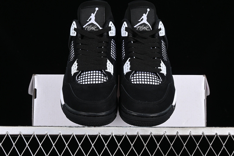Air Jordan 4 “White Thunder” FQ8138-001