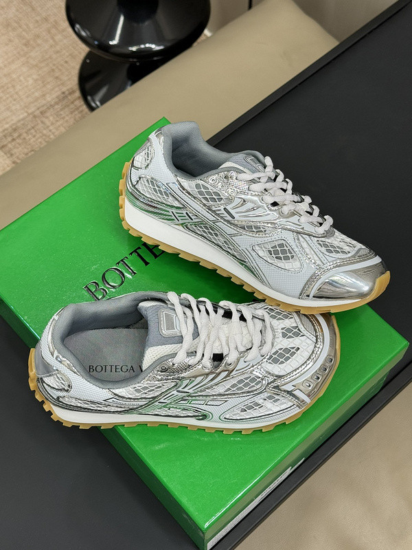 Bo*te*ga ve*ne*ta orbit low top lace up sneaker in silver & white