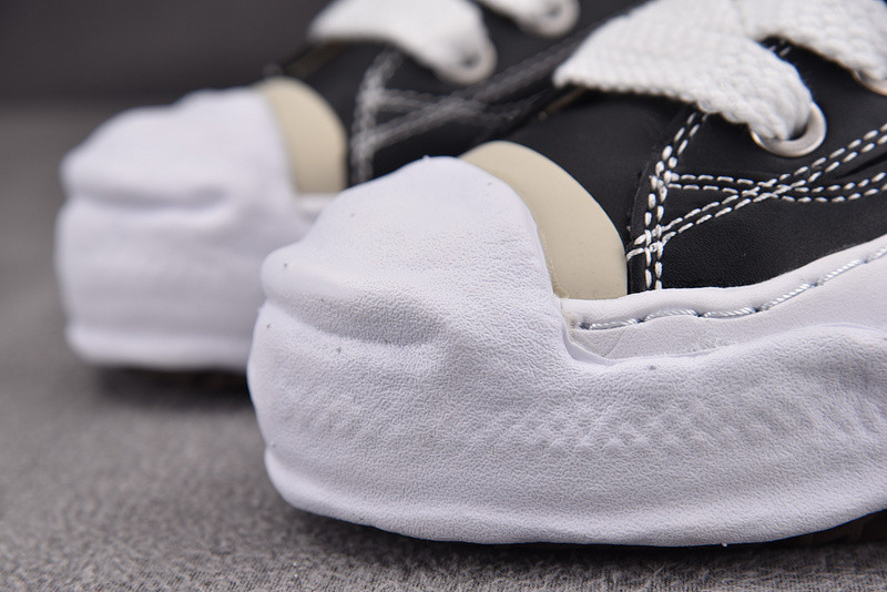 Ma*s*n mihara sneakers(Ma*s*n hank og sole black white)