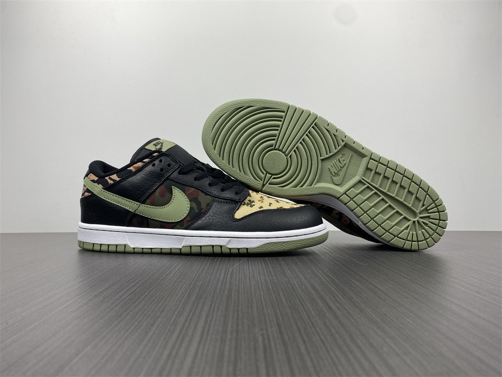 NIKE DUNK LOW SE