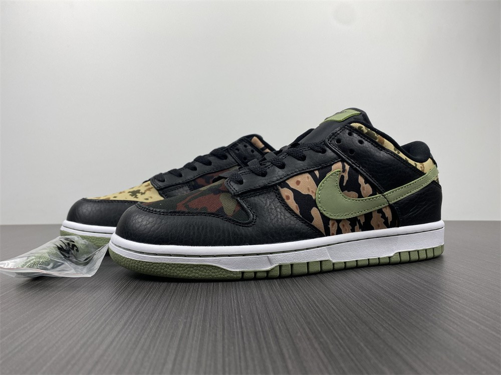 NIKE DUNK LOW SE