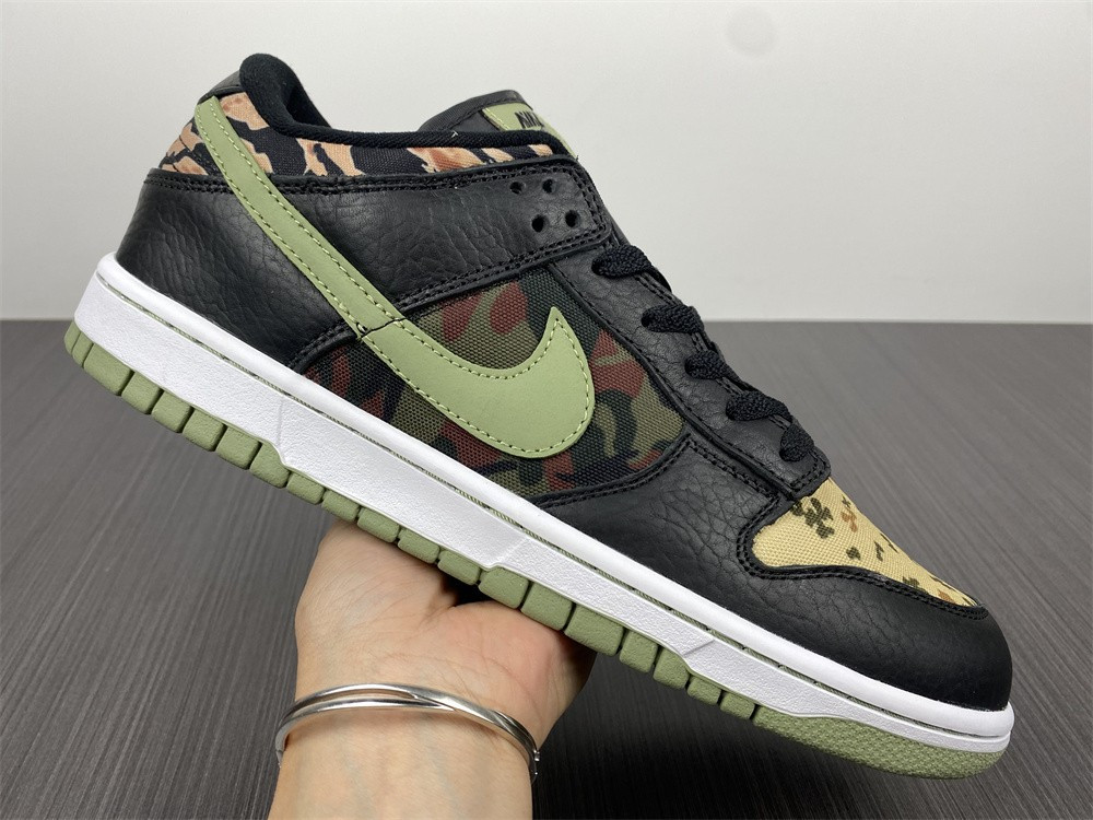 NIKE DUNK LOW SE