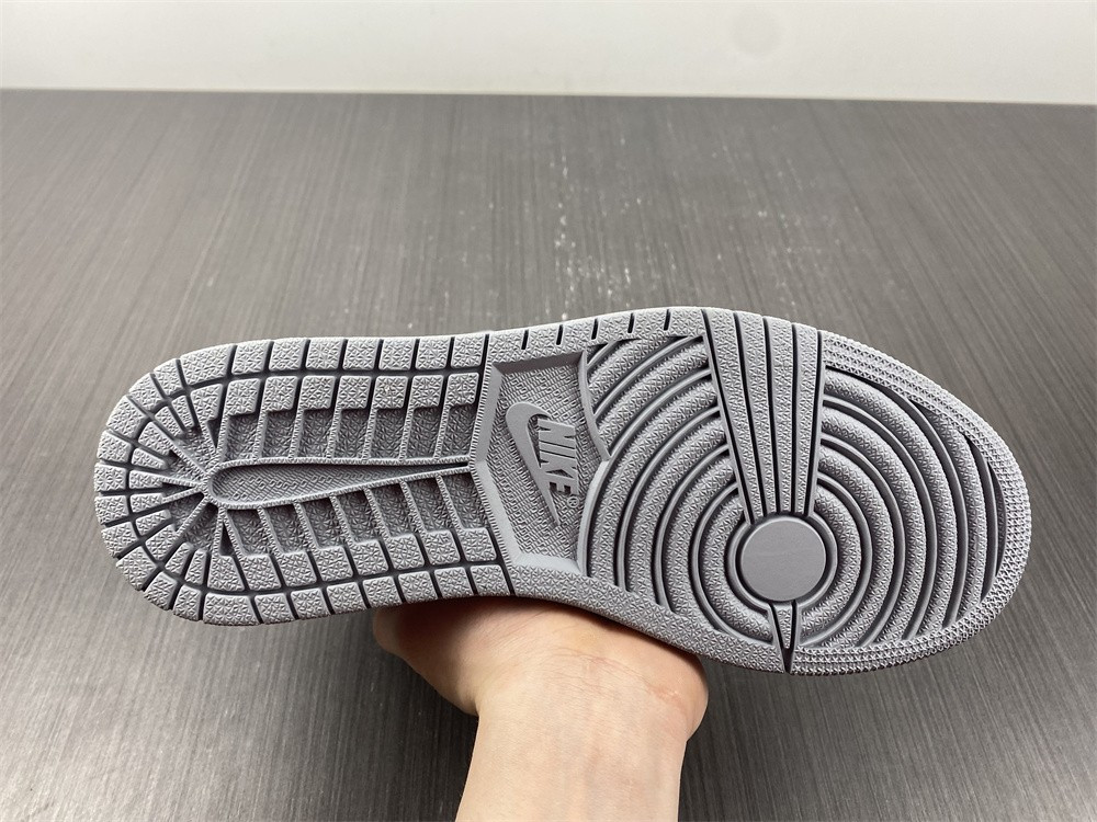 Air Jordan 1 High OG “Stealth” 555088-037