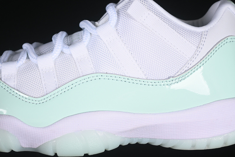 Air Jordan 11 Low "Igloo" AH7860-103