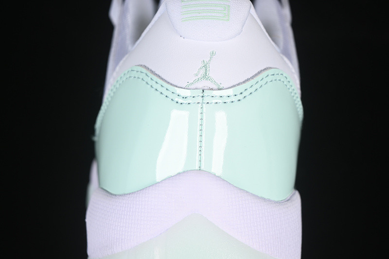 Air Jordan 11 Low "Igloo" AH7860-103