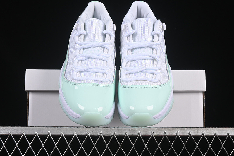 Air Jordan 11 Low "Igloo" AH7860-103