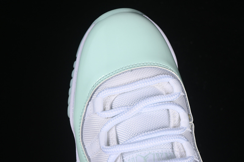 Air Jordan 11 Low "Igloo" AH7860-103
