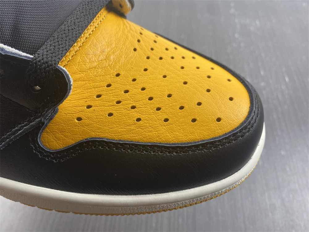 Air Jordan 1 High OG “Yellow Toe” 555088-711