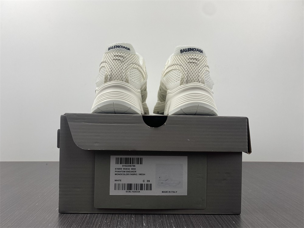 Ba*len*cia*ga phantom sneaker