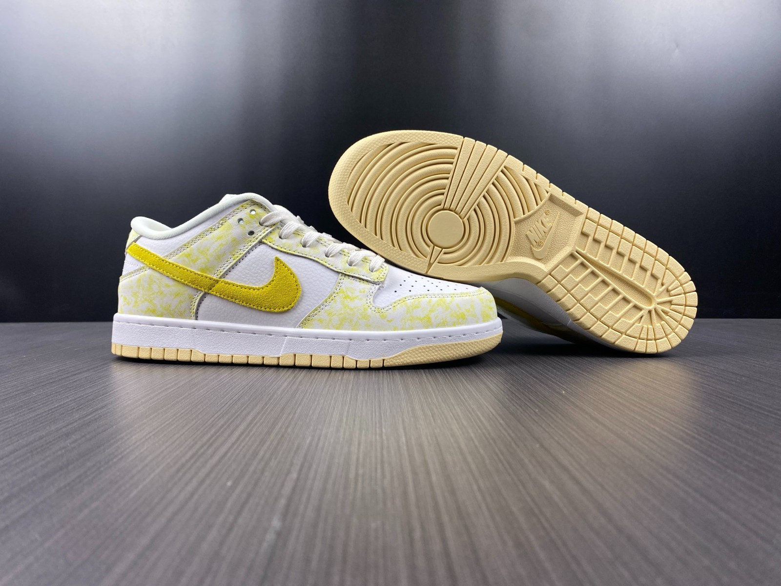 NIKE DUNK LOW “YELLOW STRIKE” DM9467-700