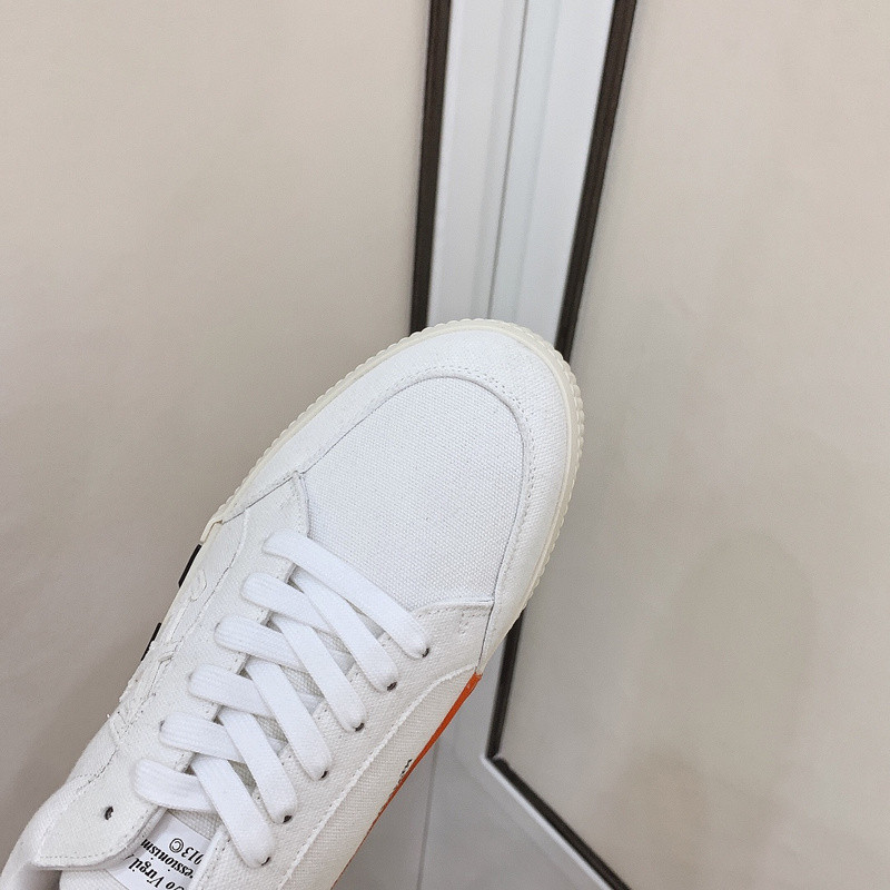 Off-White c/o Virgil Abloh