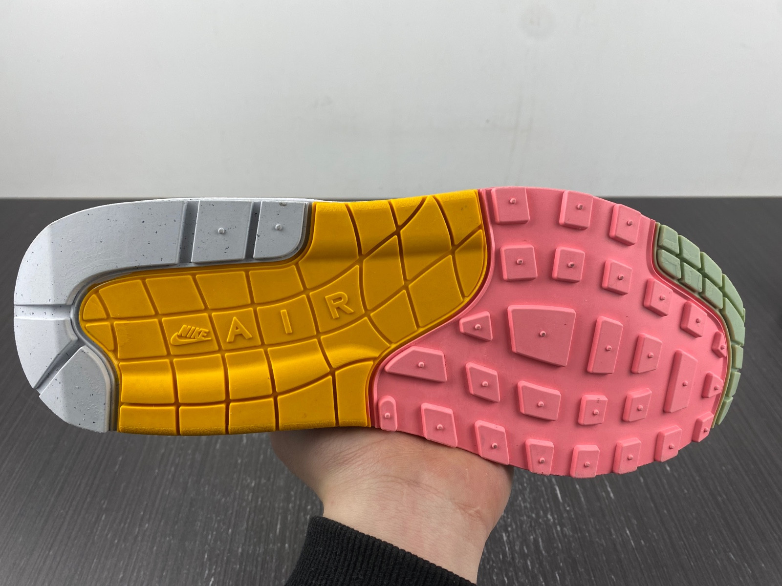 Nike Air Max 1 "Pom Pom Polka Dot" FB4959-121