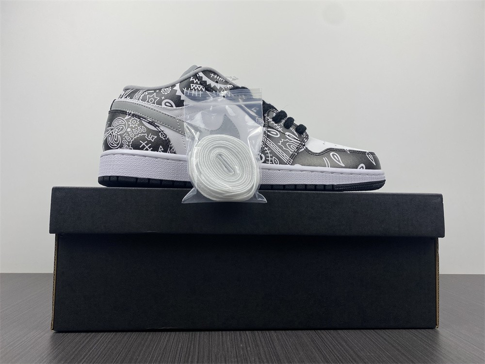 AIR JORDAN 1 LOW BLACK WHITE GREY 553558-040