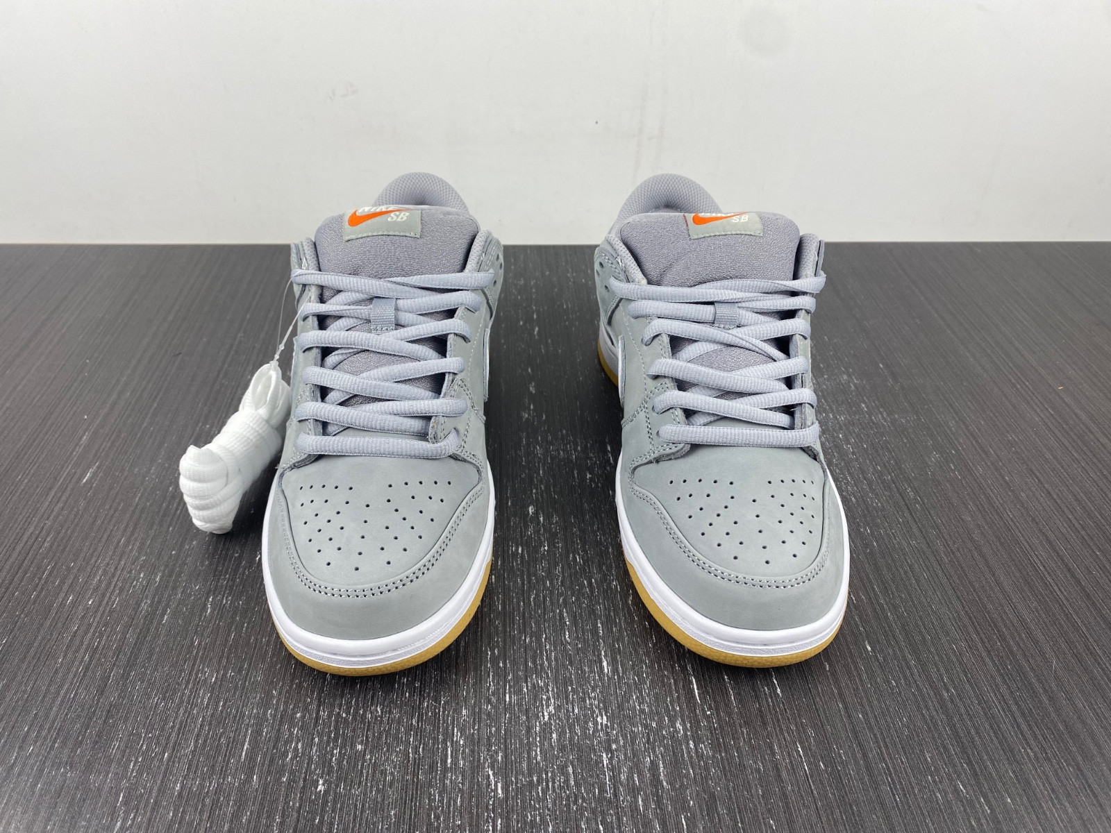 Nike SB Dunk Low “Grey Gum” DV5464-001