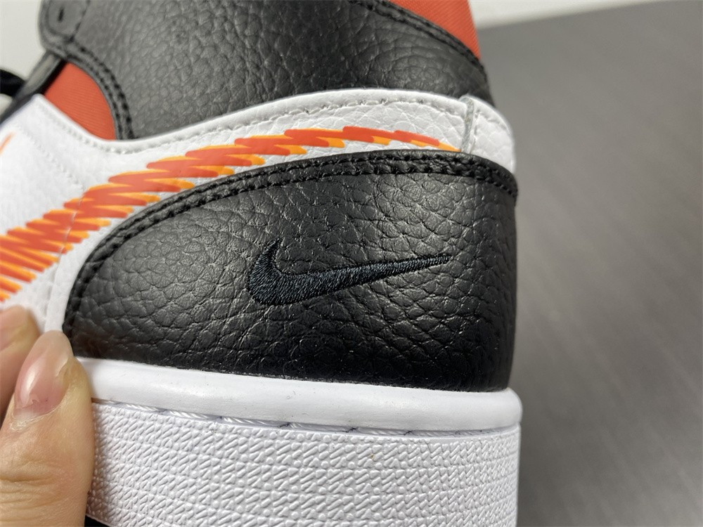 Jordan 1 Mid Zig Zag DN4929-100