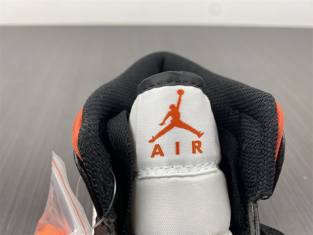 Jordan 1 Mid Zig Zag DN4929-100