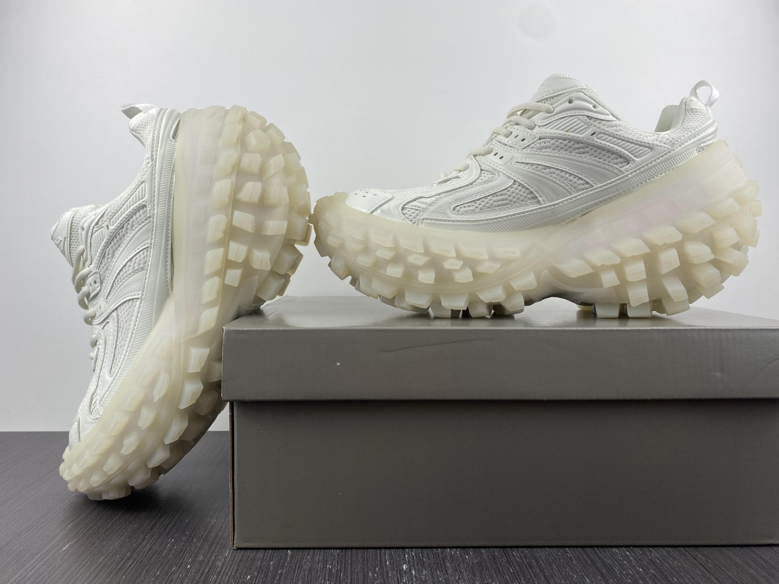 Ba*len*cia*ga bouncer chunky-sole sneakers