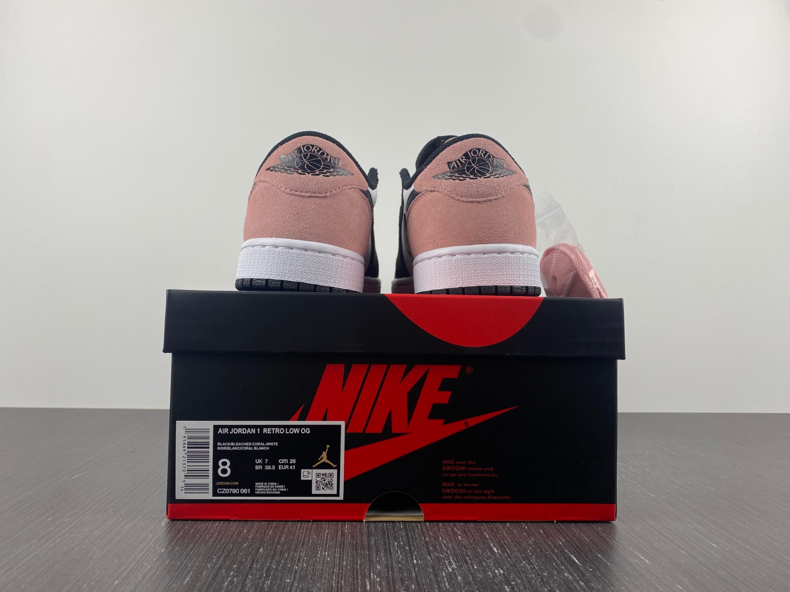 Jordan 1 Low OG Bleached Coral CZ0790-061