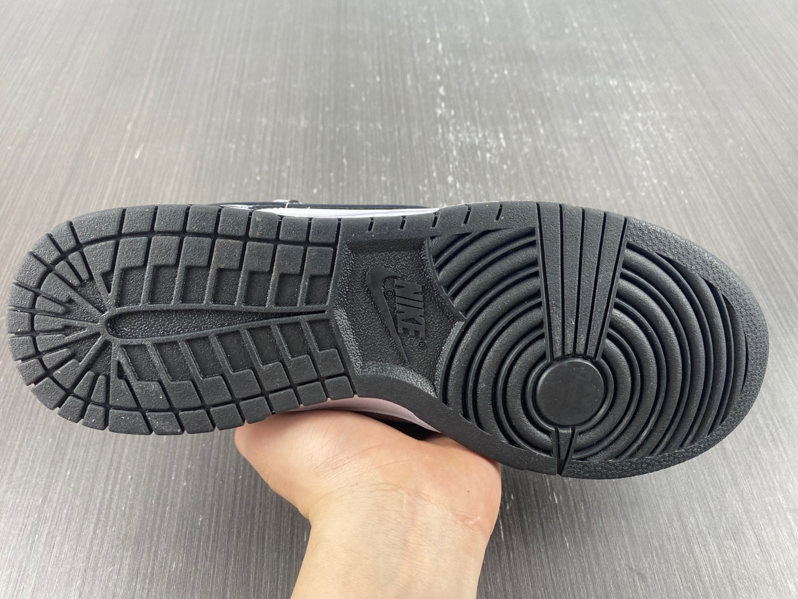 Jordan 1 Low OG Bleached Coral CZ0790-061