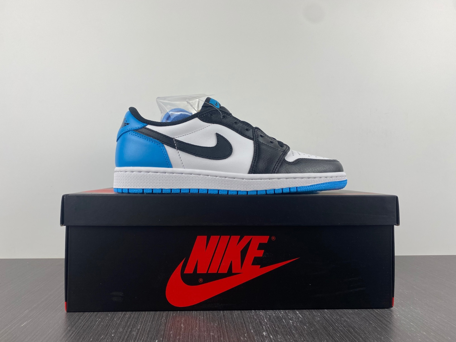 Jordan 1 Retro Low OG UNC CZ0790--104