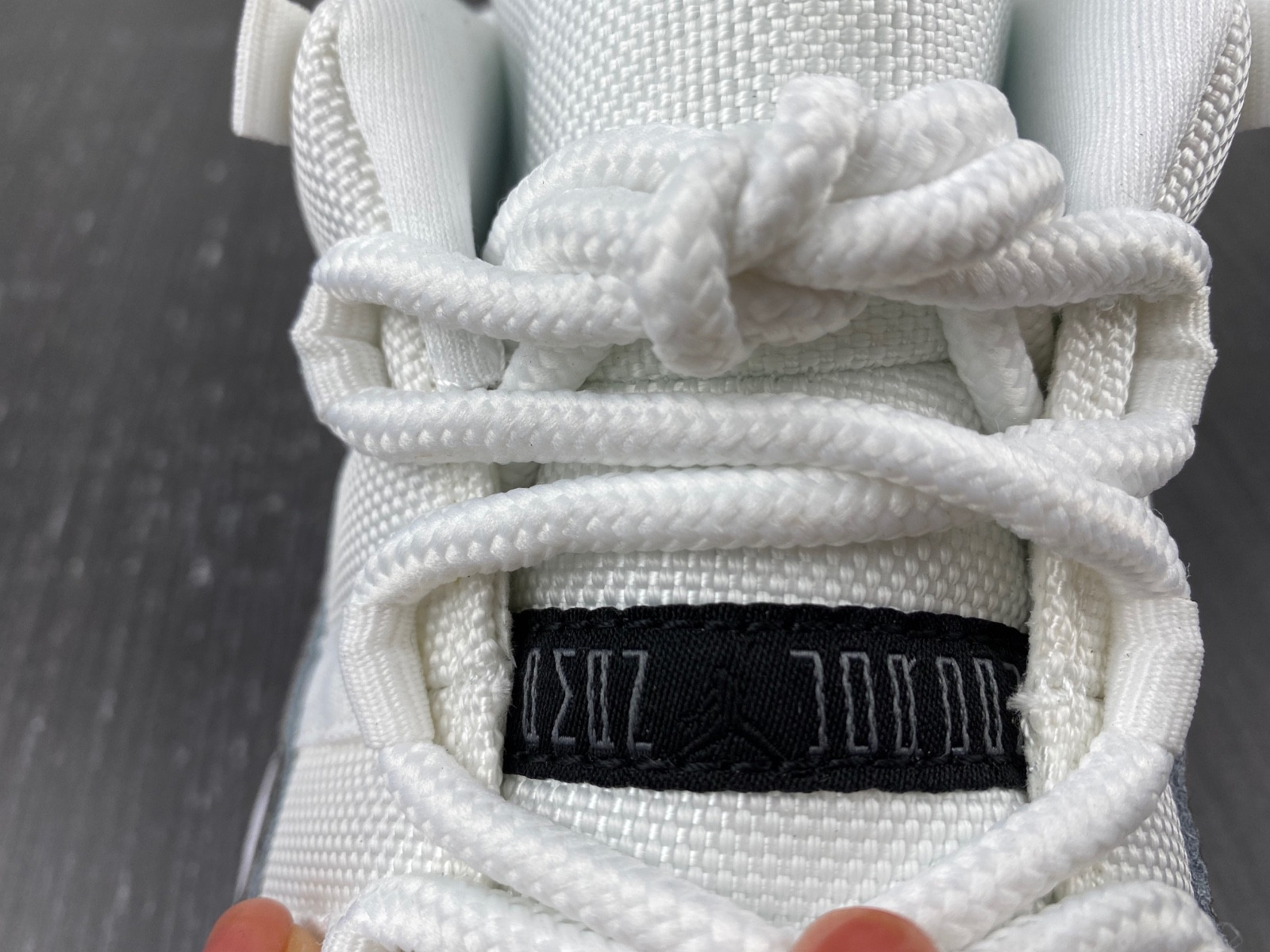 Air Jordan 11 Low Cement Grey AV2187-140