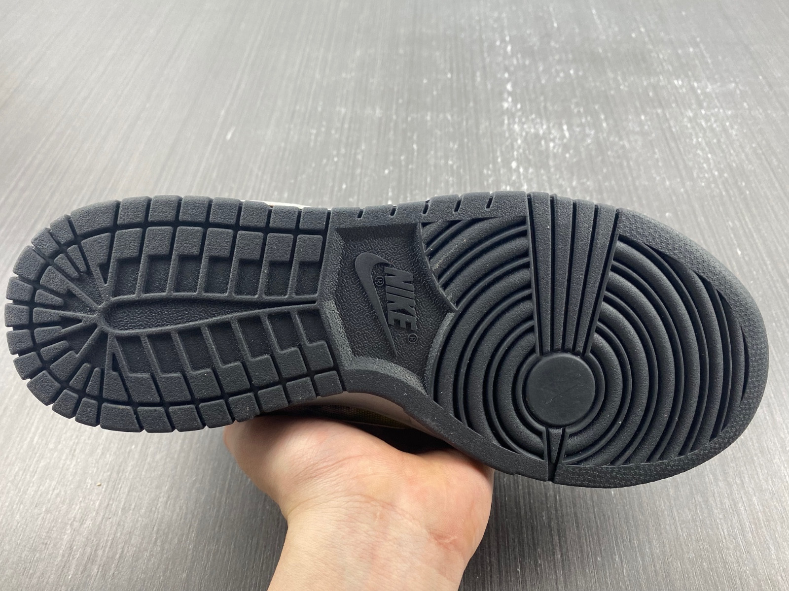 HUF x Nike SB Dunk Low FD8775-002