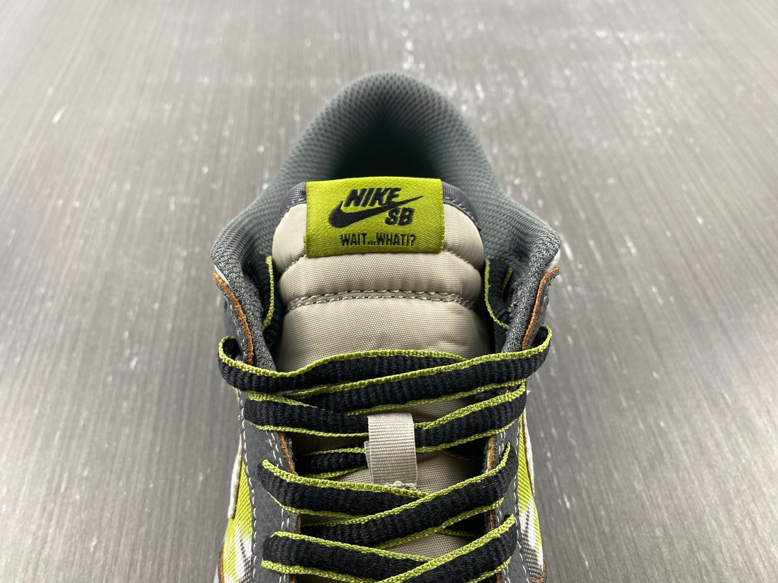 HUF x Nike SB Dunk Low FD8775-002