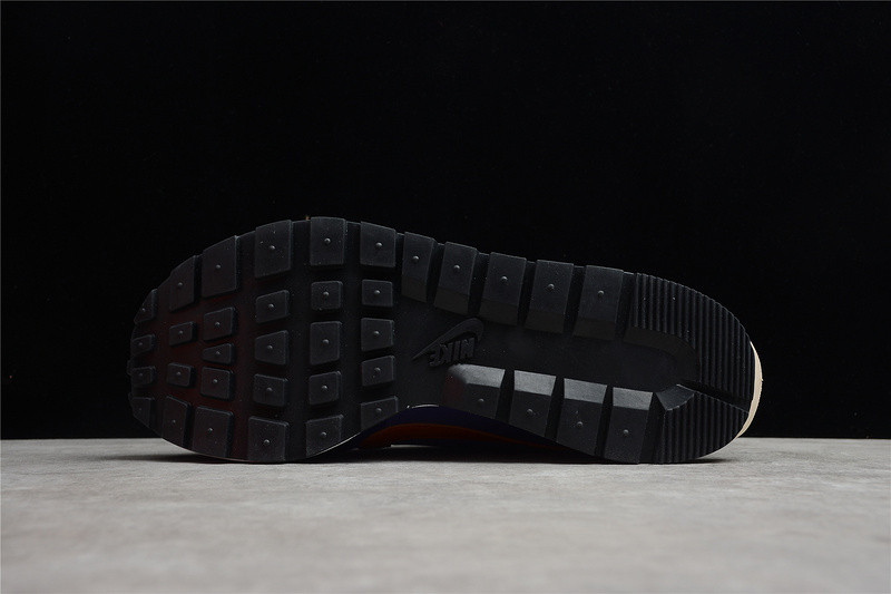 NIKE VAPORWAFFLE SACAI DARK IRIS DD1875-500