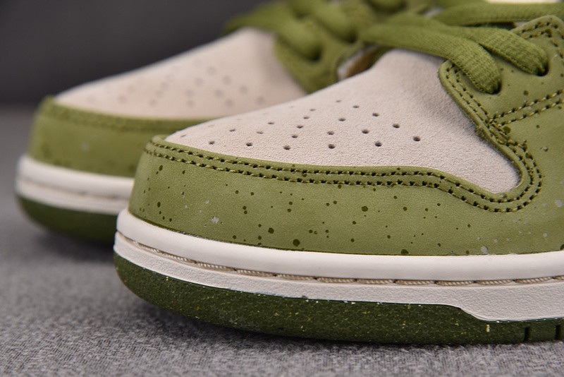 Yuto Horigome Nike SB Dunk "Asparagus" HF8022-300