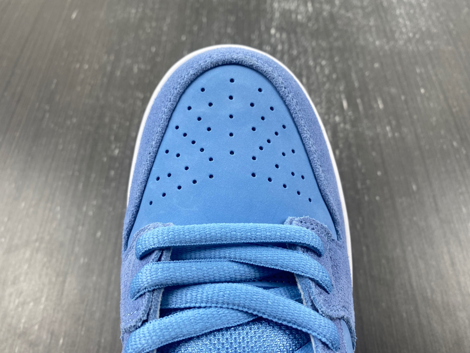 Nike SB Dunk Low Philadelphia Phillies - DQ4040-400