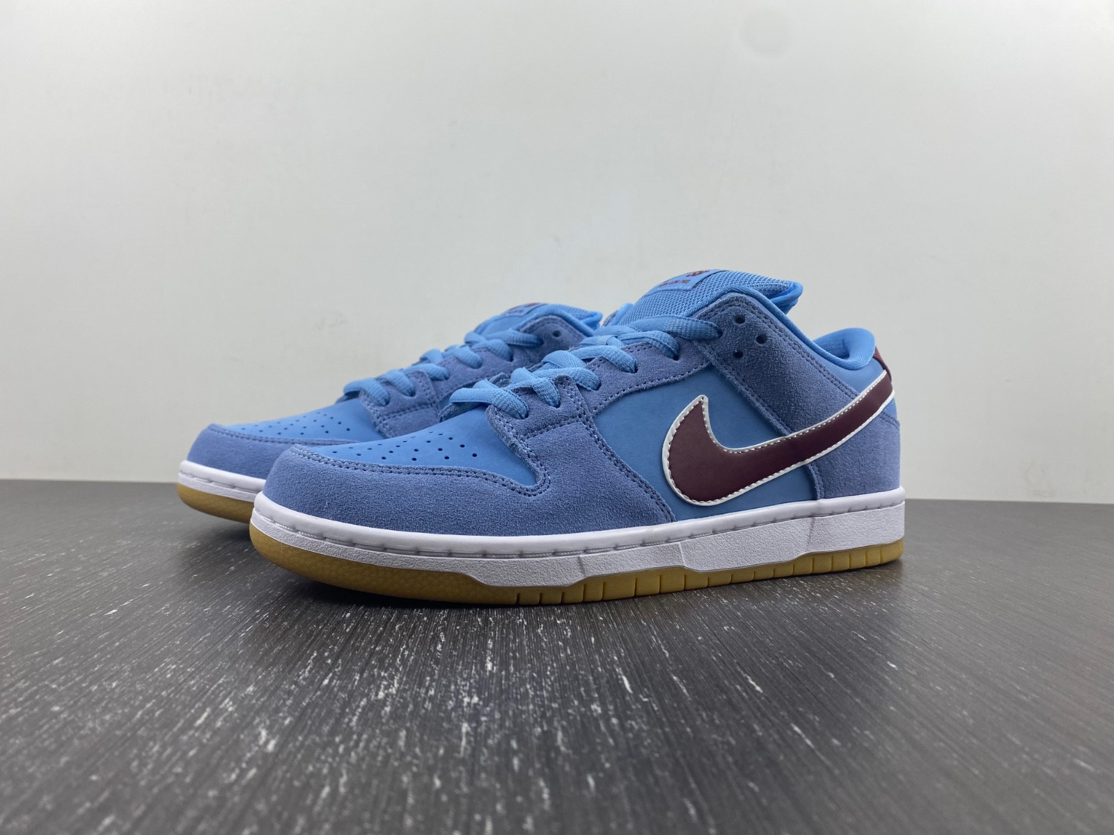 Nike SB Dunk Low Philadelphia Phillies - DQ4040-400