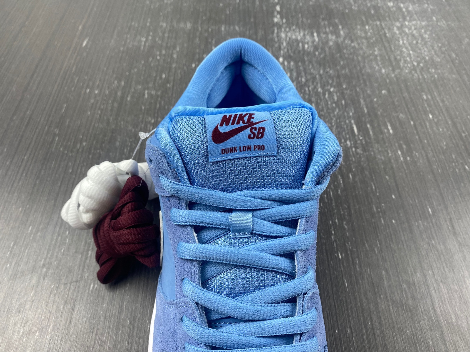 Nike SB Dunk Low Philadelphia Phillies - DQ4040-400