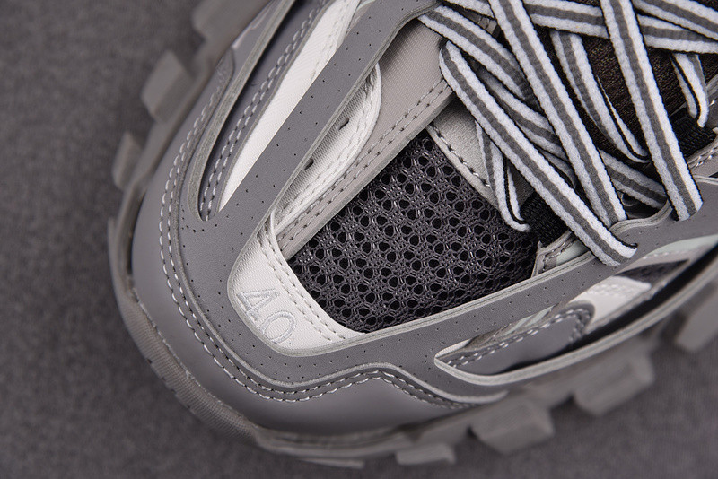 Ba*len*cia*ga led track trainer