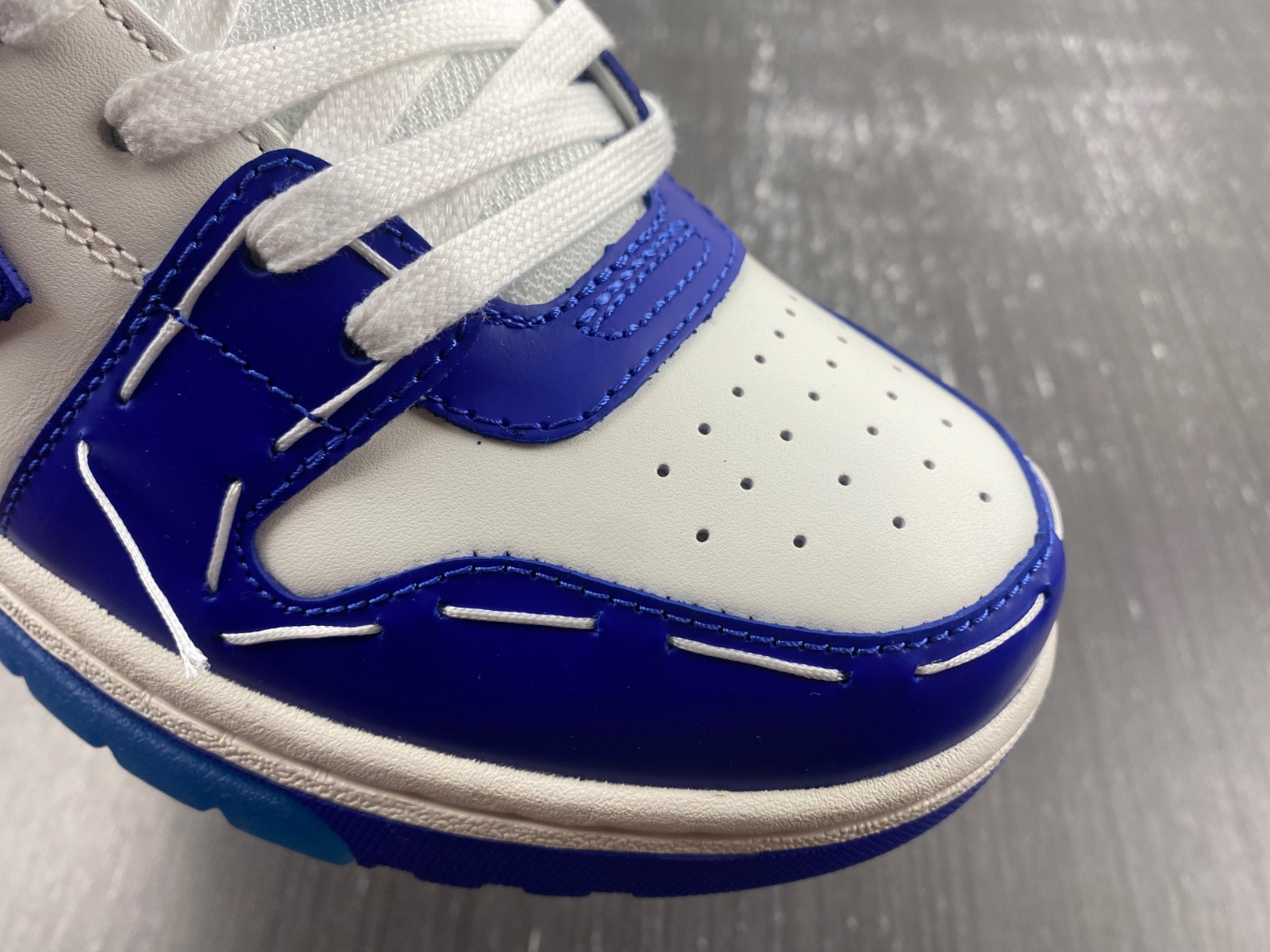 Off-White c/o Virgil Abloh