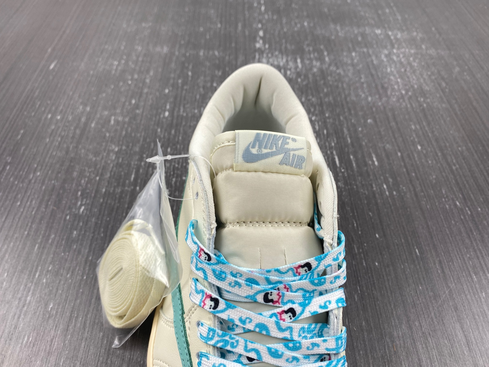 Travis Scott x Air Jordan 1 Low OG DM7866-102