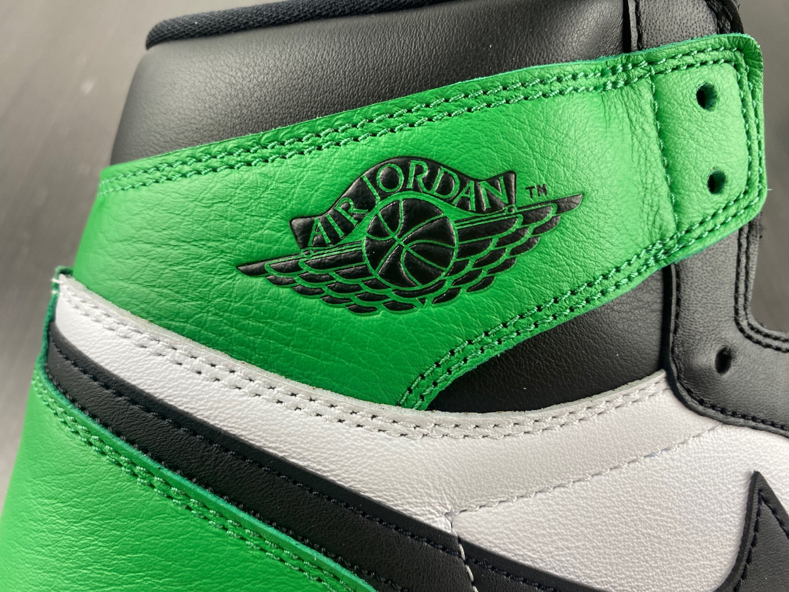 Air Jordan 1 Retro High OG "Celtics" DZ5485-031