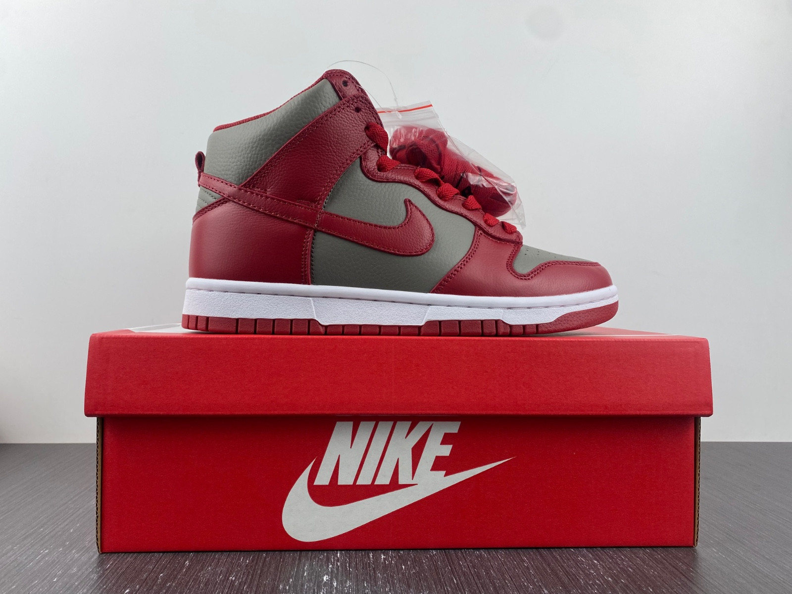Nike Dunk High UNIV 850477-001