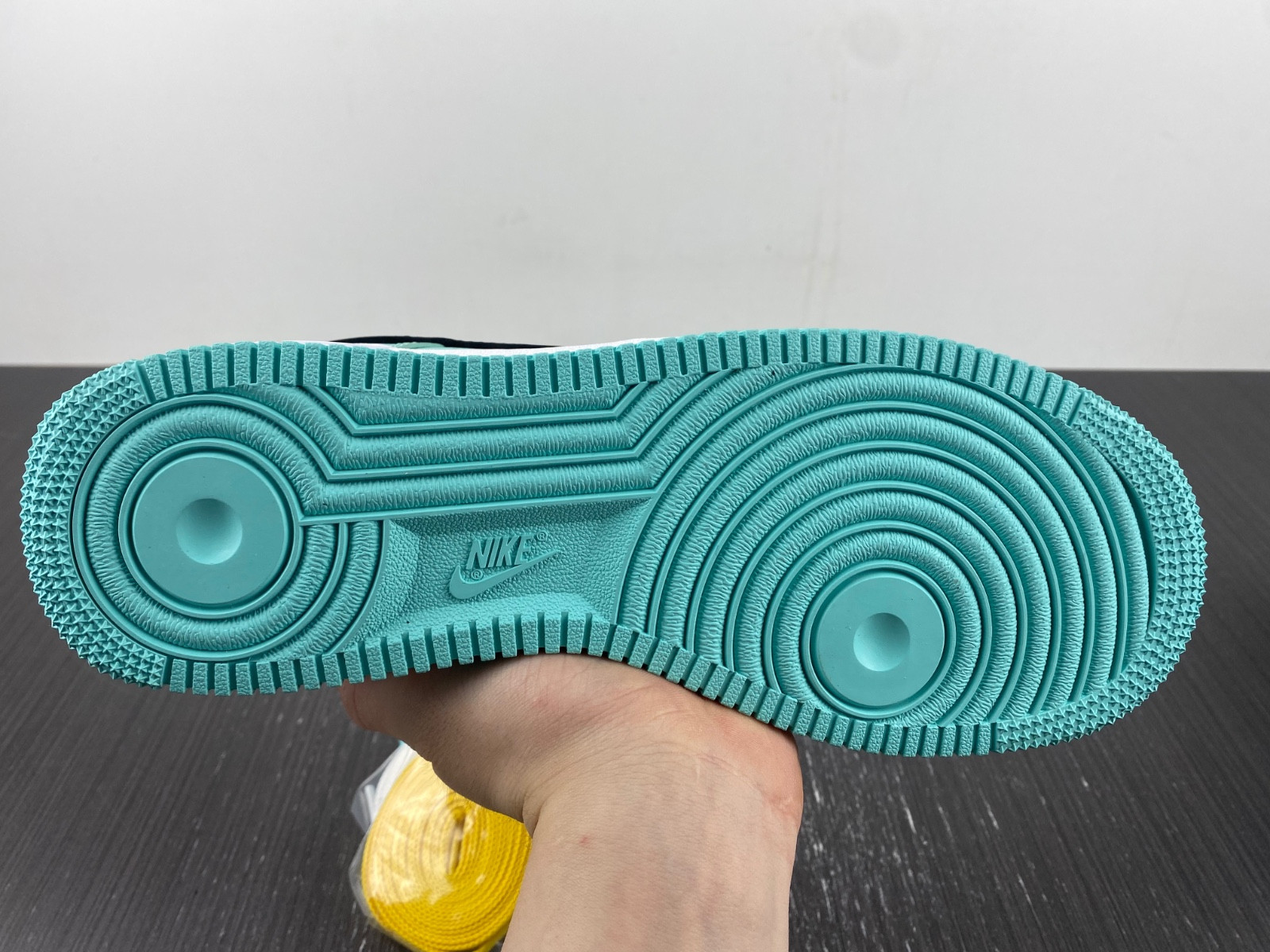 T*f*ny & co. x air force 1 low dz1382-002