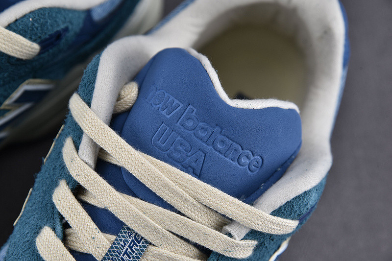 New Balance 990v3 Levi