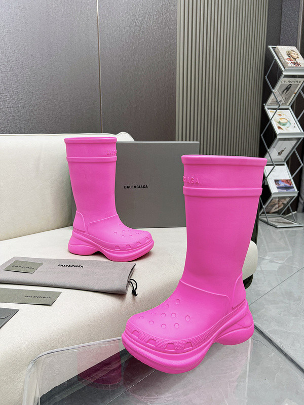 ba*len*cia*ga x Cr*0*s boot pink