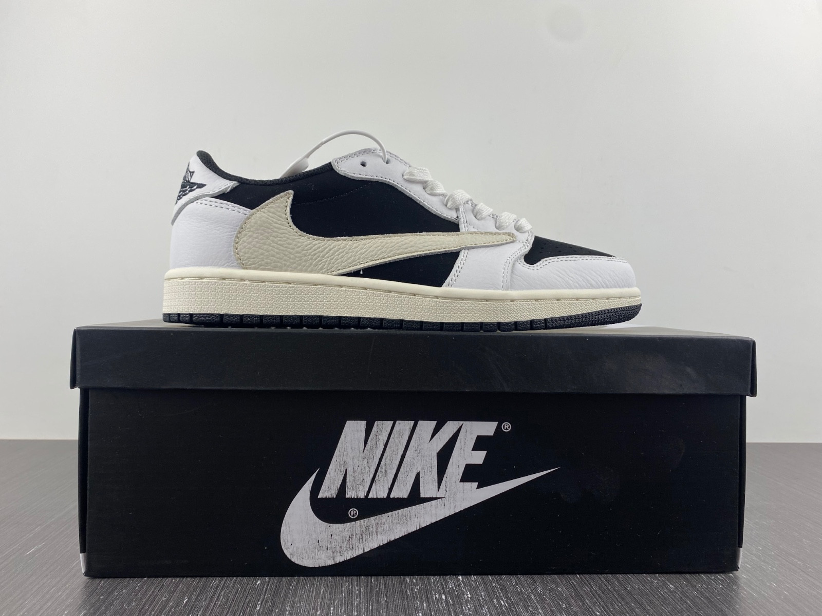 Travis Scott x Air Jordan 1 Low OG White Black DM7866-001