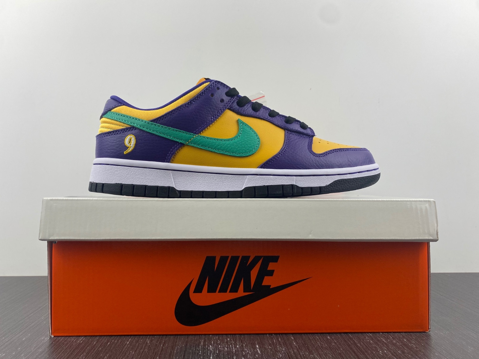 Nike Dunk Low LX Lisa Leslie (W) DO9581-500