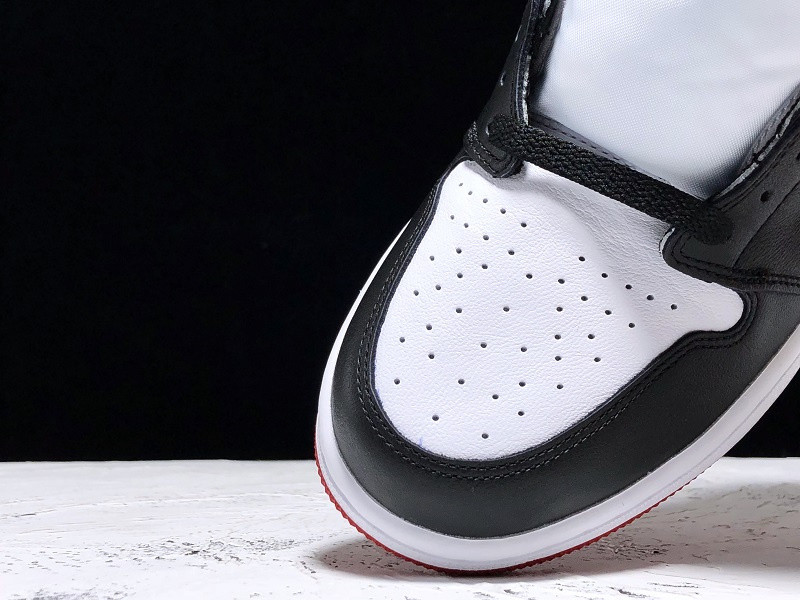 JORDAN 1 RETRO HIGH SATIN BLACK TOE CD0461-016