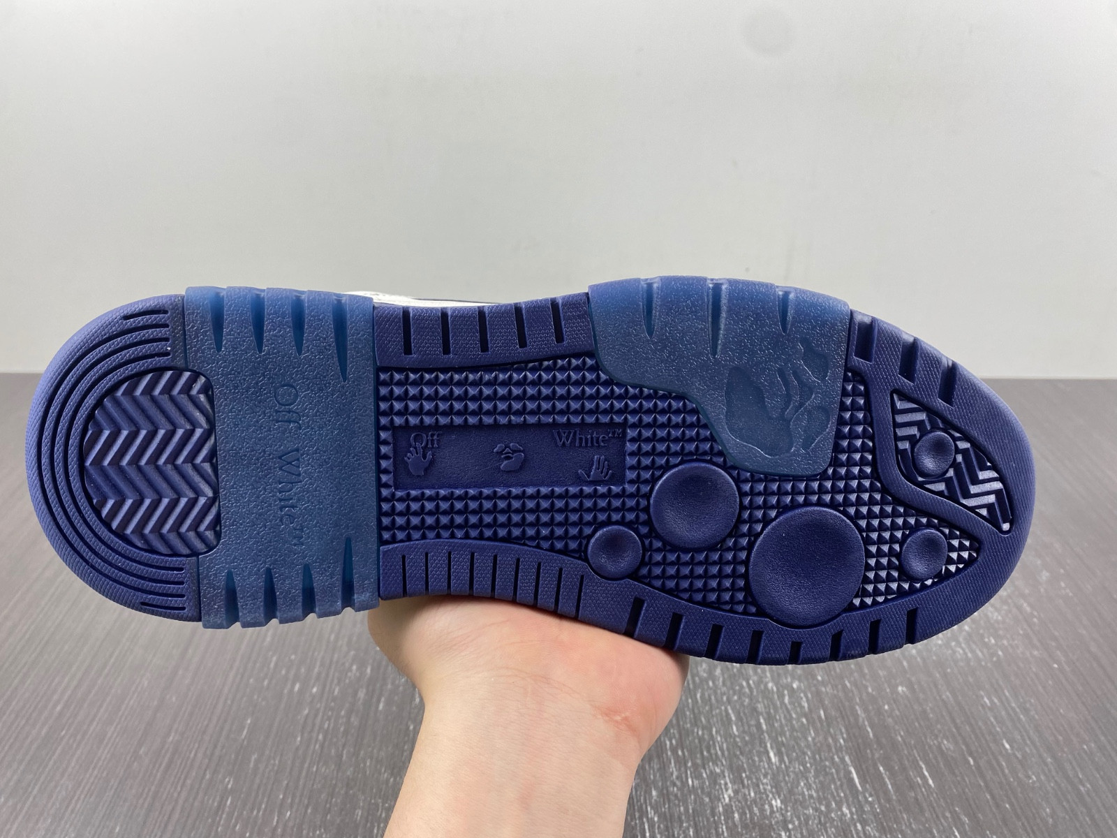 Off-White c/o Virgil Abloh