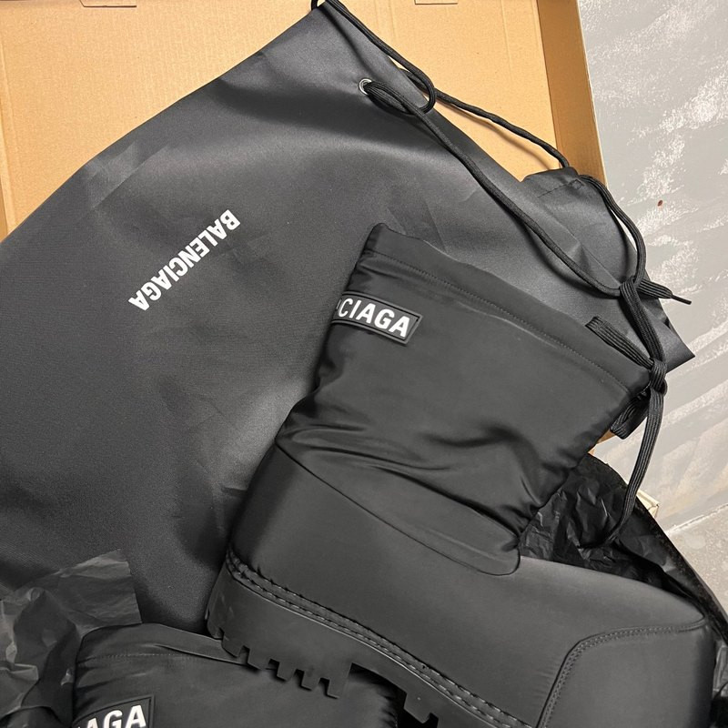 Ba1en*iaga alaska high boot in black nylon