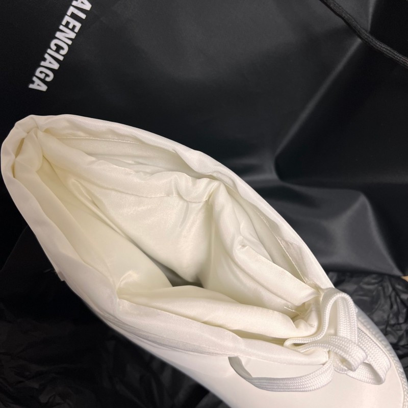 Ba1en*iaga alaska low boot in white nylon